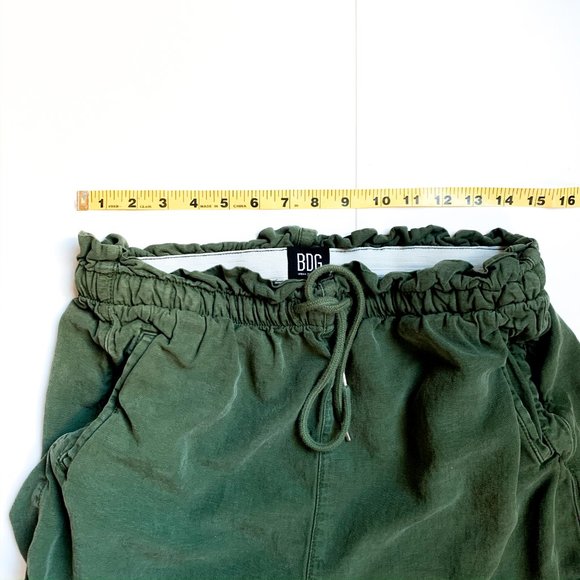 UO green brady tencel paperbag shorts XL - Picture 3 of 6